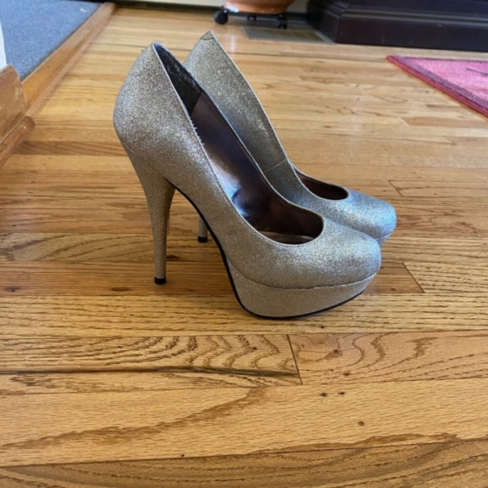 Womens Size 7.5 Silver Glitter Baker's Heels Shoes